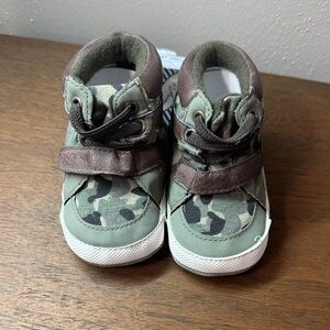 Rising Star Camouflage Sneakers with Brown Trim